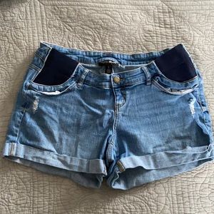 Side panel roll hem maternity shorts